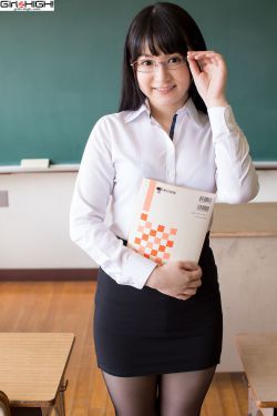 揉搓大学生白嫩双乳